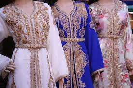 التطريز على القفاطين والملابس